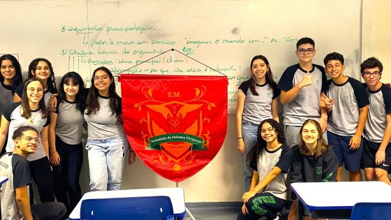 Alunos do Ensino Médio se destacam em torneio de debate competitivo da USP
